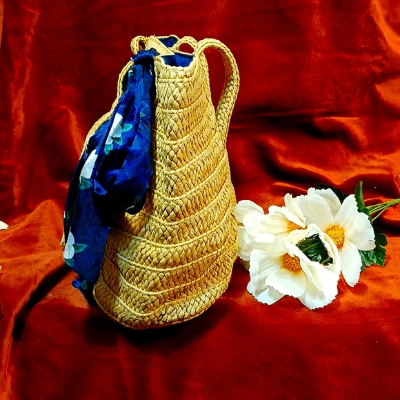 Draper James by Reece Witherspoon| Straw tote bag with Navy Floral Satin Tie| - Picture 6 of 9